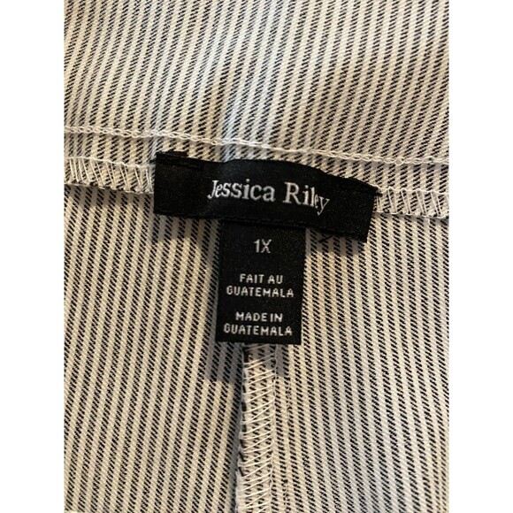 Jessica Riley Plus Sz 1X  Gray Pin Stripe Stretch Capri Pants Decorated Cuffs - Picture 7 of 10